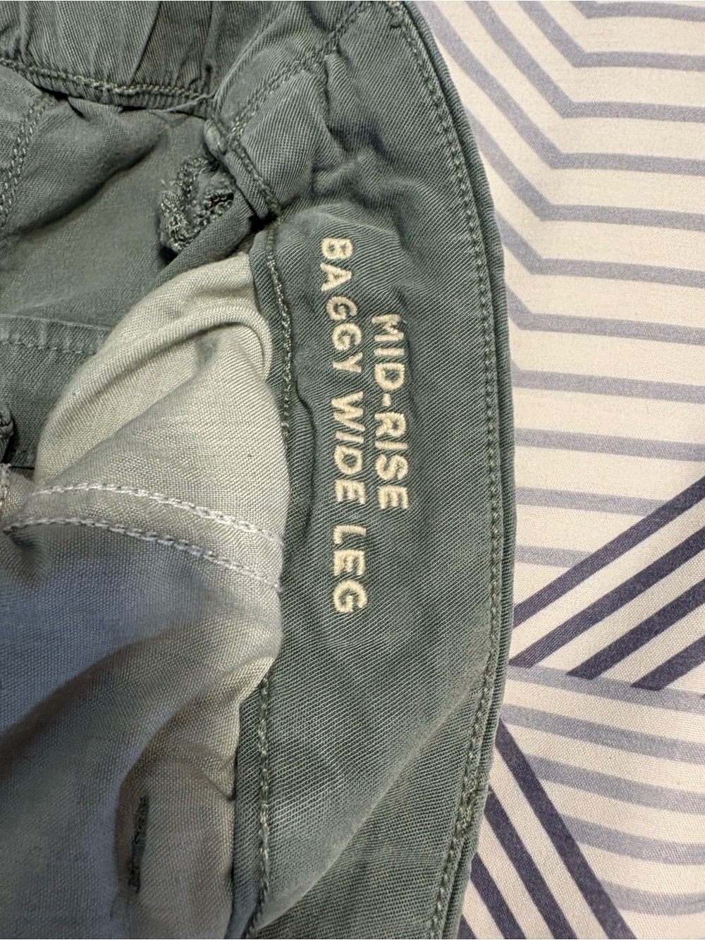 American Eagle Outfitters Light Sage Green Pants - Casual Mid-Rise